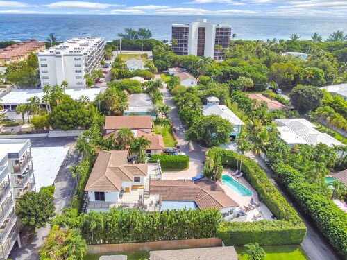 Private pool, walk to the beach!