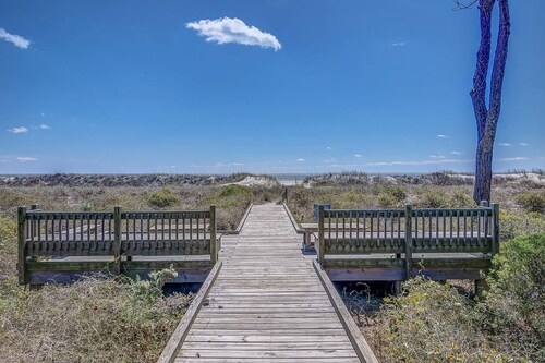 31 Ocean Club - Oceanfront Complex, all one level &  just steps to the beach!