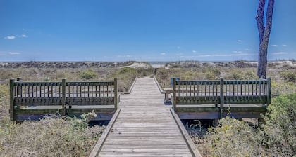 31 Ocean Club - Oceanfront Complex, all one level & just steps to the beach!