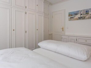 2 slaapkamers, een strijkplank/strijkijzer, wifi, beddengoed