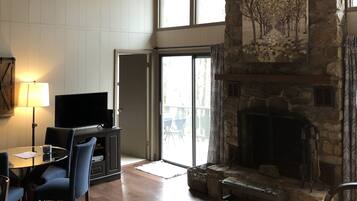 Smart TV, fireplace, DVD player, books