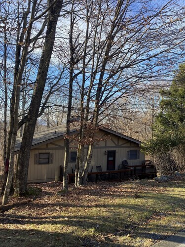 Chalet - 2 king bed, 2ba, Ski, Golf, Tennis, Hike, Mountain Bike, Fish.  