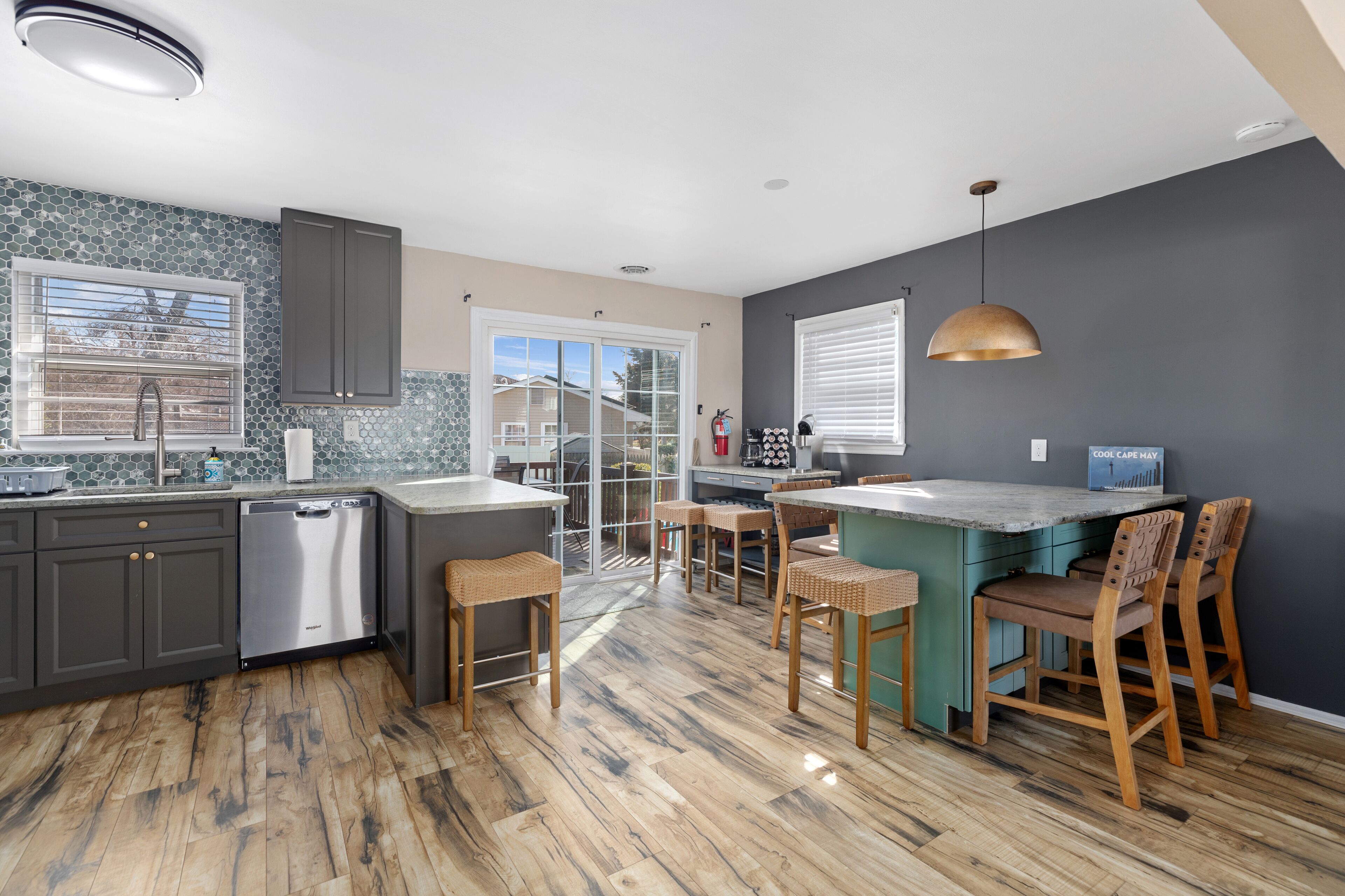 雪櫃、微波爐、焗爐、爐具