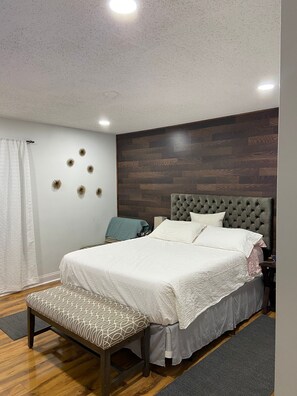 Room - Quiet  comfortable , Cozy  Our place has been kept with love and dedication (Tampa)