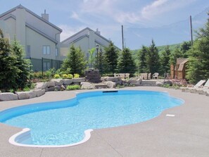 Seasonal outdoor pool - Blue Mountain (The Blue Mountains)