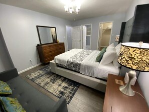 4 bedrooms, iron/ironing board, WiFi, bed sheets