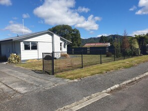 Property grounds - Kiwiana Gem to enjoy in Reefton (Reefton)