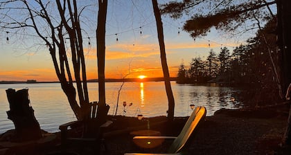 The Eagles Nest! ☀Four Seaon Lakeside Retreat☀