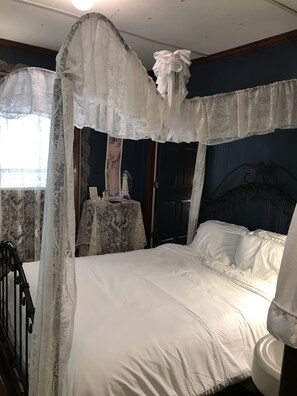 Decoración personalizada, muebles diferentes y wifi gratis