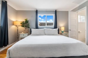 3 bedrooms, desk, iron/ironing board, travel cot