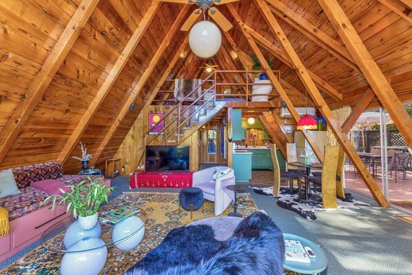 TV, fireplace, Netflix, streaming services