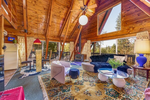 TV, fireplace, Netflix, streaming services