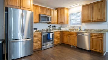 Refrigerador, microondas, horno, placa de cocina