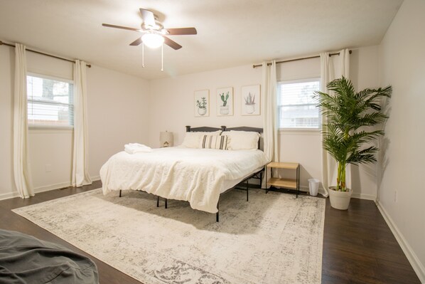 4 bedrooms, desk, iron/ironing board, travel cot