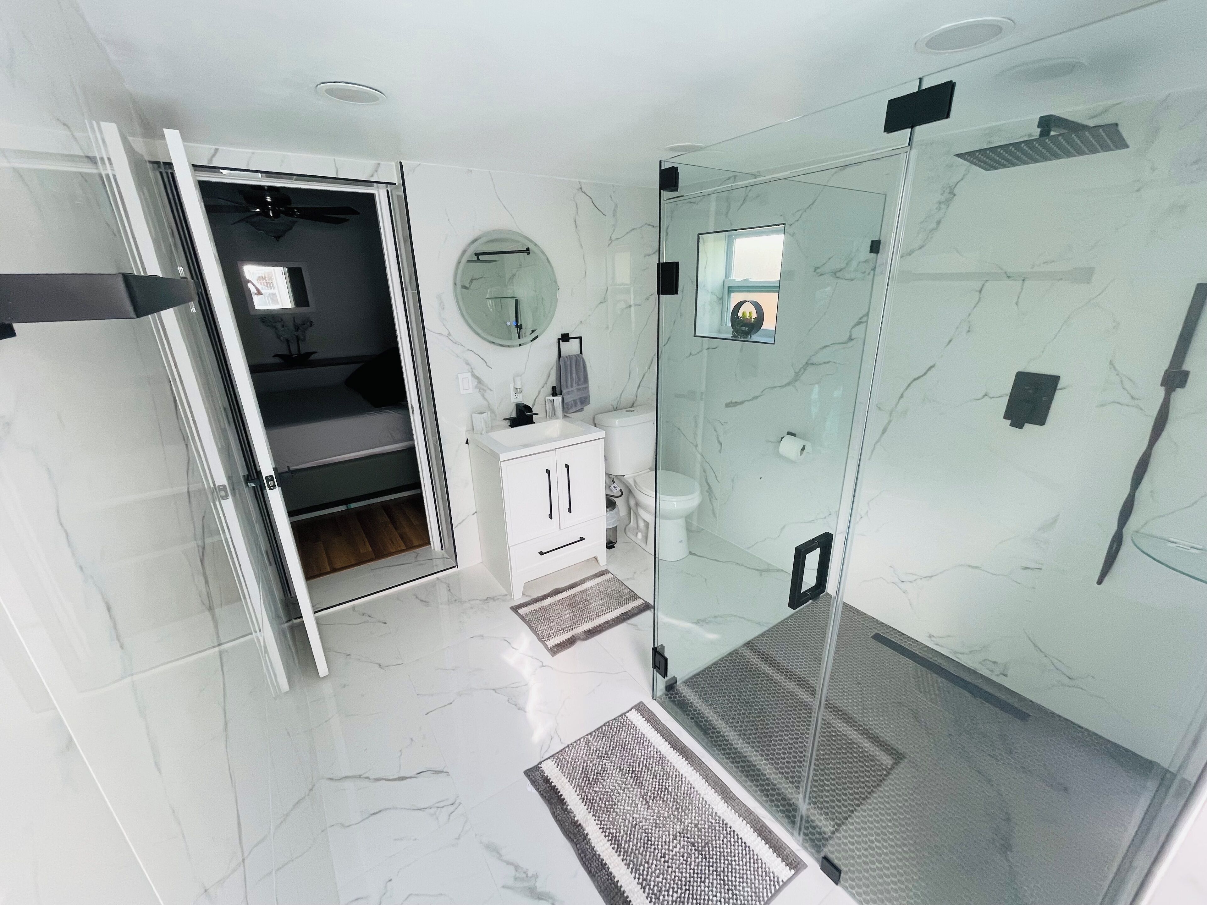 Combined shower/tub, towels, soap, toilet paper