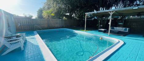 حمّام سباحة خارجي