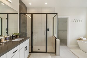 Bathtub, hair dryer, towels, soap - 5BR vacation home Hot Tub/Game Room/Water Views/BBQ/firepit/LG Yard (Camano)