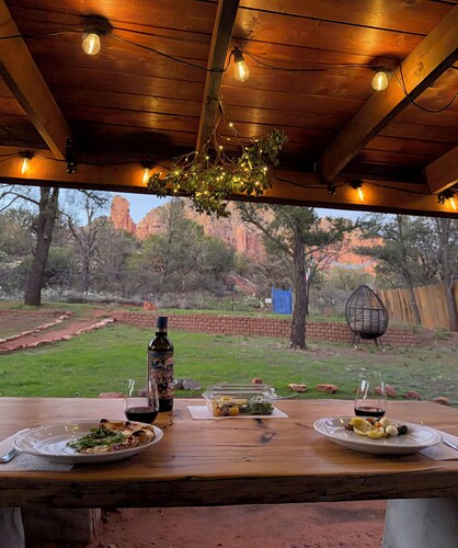 Red rock views ♦ Private access to the forestry ♦ The perfect romantic escape