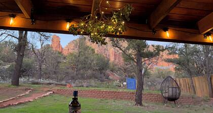 Red rock views ♦ Private access to the forestry ♦ The perfect romantic escape