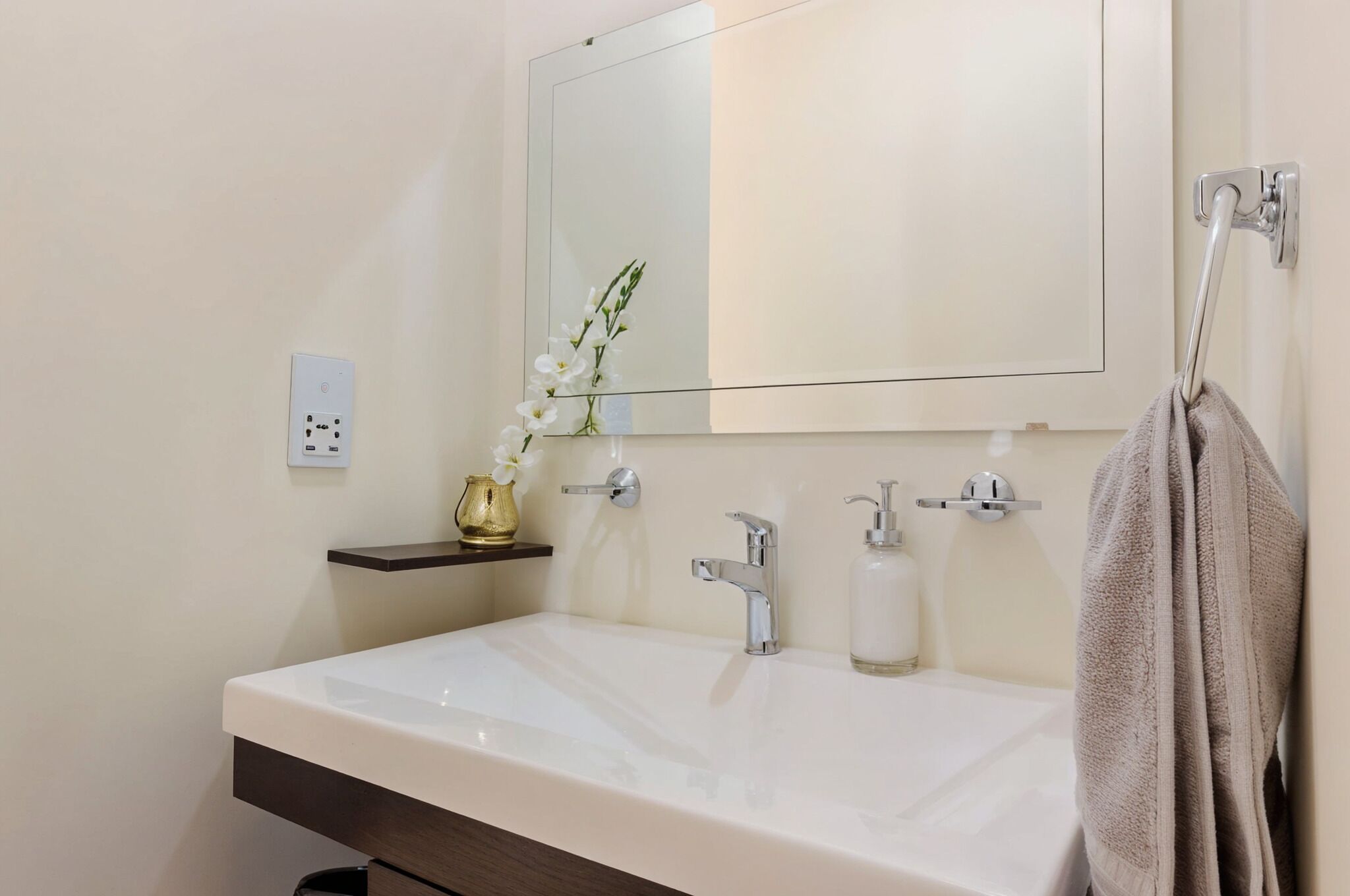 Bathroom sink