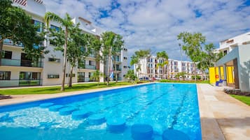 Kolam renang outdoor