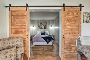 1 bedroom, travel crib, internet, bed sheets