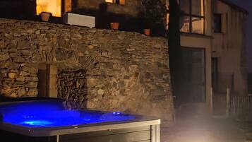 Bain à remous extérieur