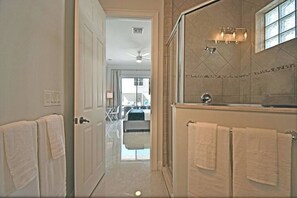 5 bedrooms, iron/ironing board, free WiFi, bed sheets