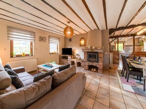 TV, lareira, pebolim