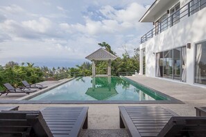 Piscine extérieure