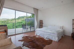 3 bedrooms, in-room safe, iron/ironing board, free WiFi