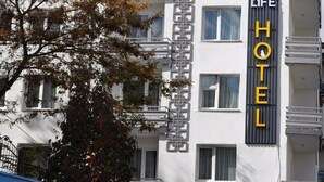 A building with a sign reading "Saka Life Hotel". - Saka Life Hotel (Erzurum)