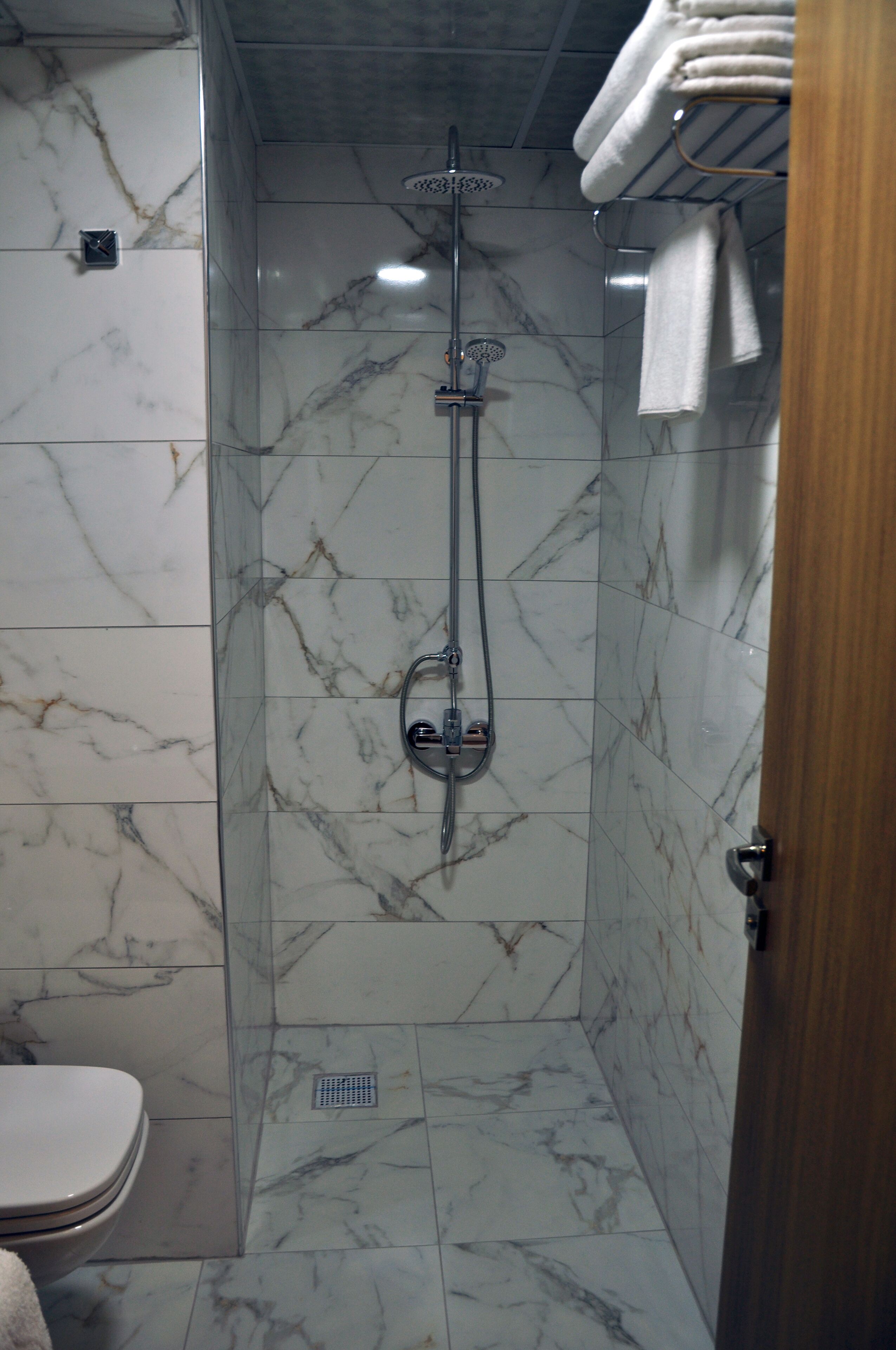 classic triple room | bathroom | shower, rainfall showerhead, towels