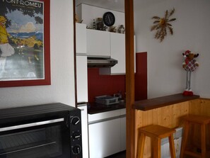 Interior - Charming Studio with Terrace, Golf View & Parking in Font-Romeu (Font-Romeu-Odeillo-Via)