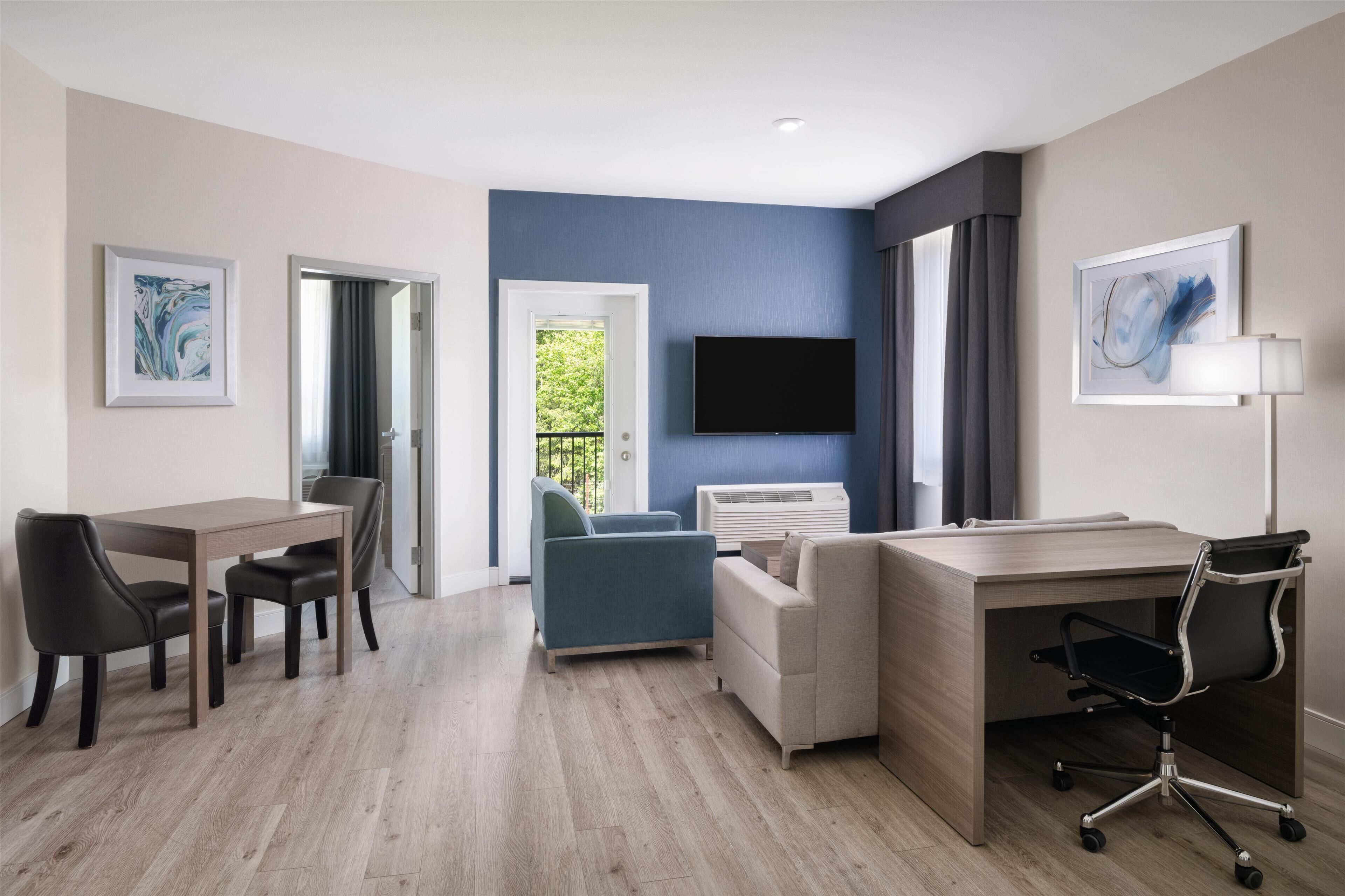 suite, 1 king bed, non smoking, balcony (with sofabed) | 1 bedroom, premium bedding, in-room safe, desk