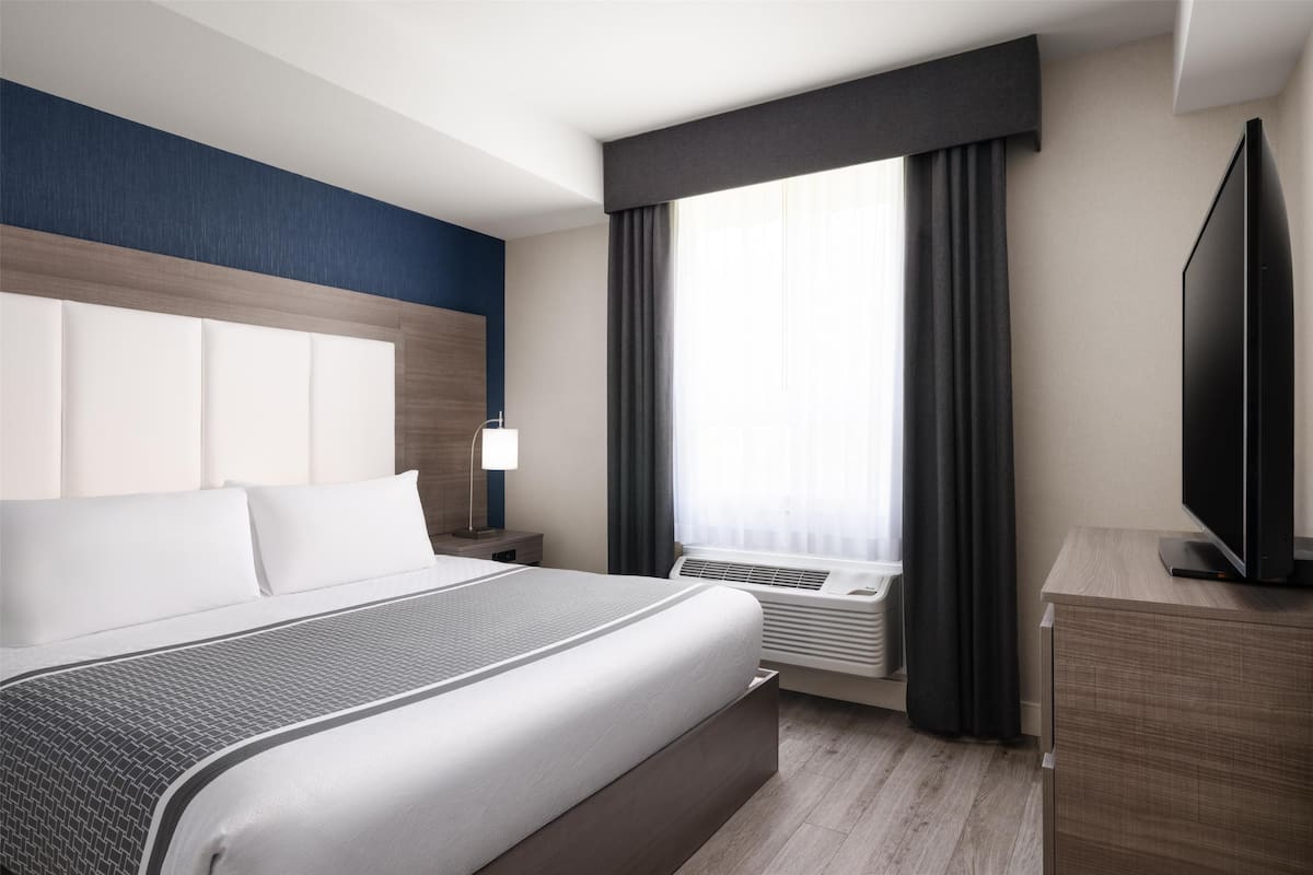 1 slaapkamer, luxe beddengoed, een kluis op de kamer, een bureau