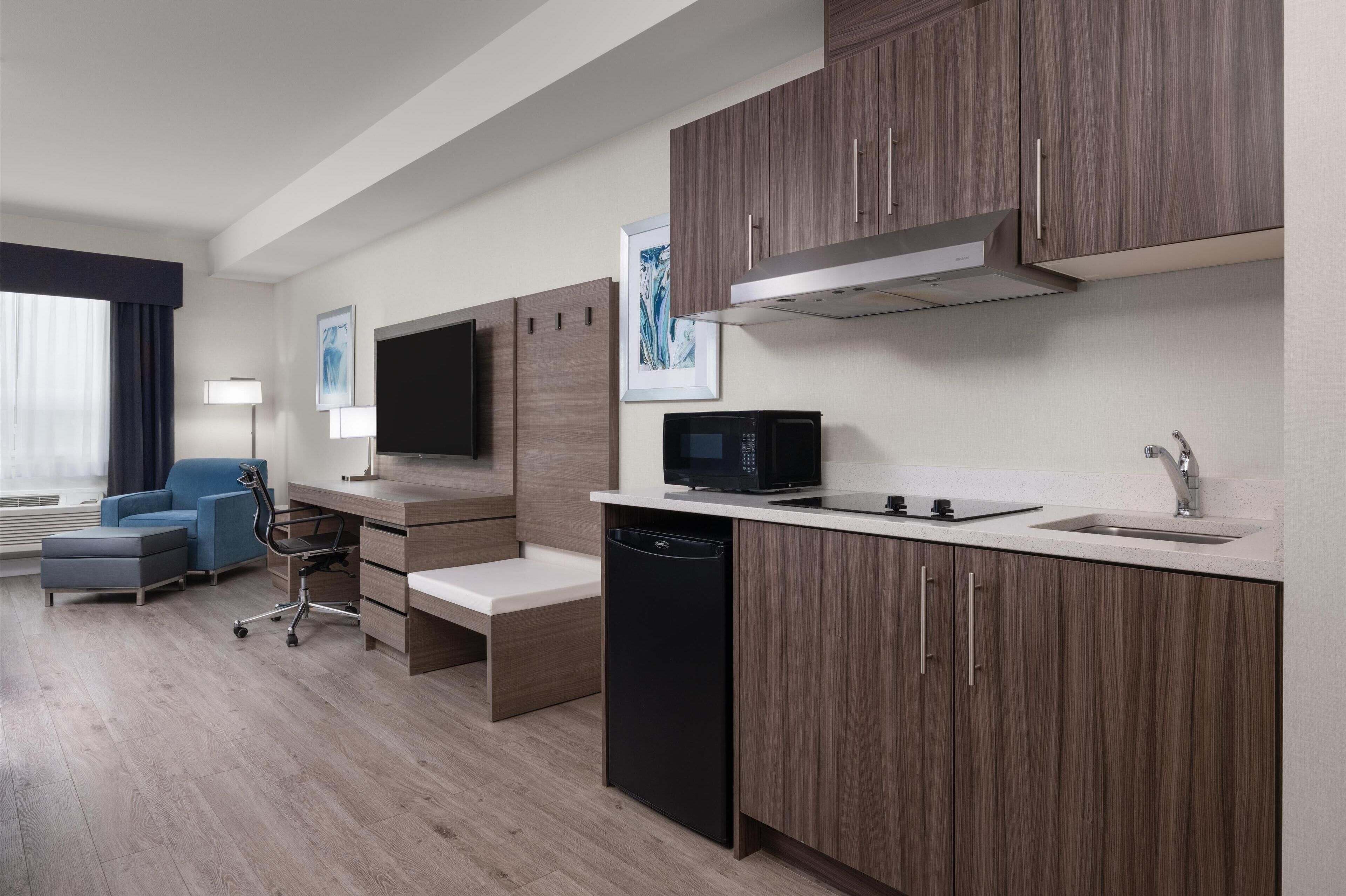 standard room, 2 queen beds, non smoking, kitchenette | 1 bedroom, premium bedding, in-room safe, desk