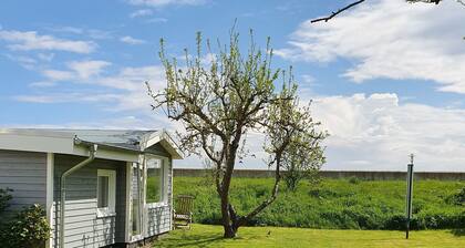 Haus Hagelstein - Ferienwohnung "I-Donnerkeil" direkt hinterm Deich!