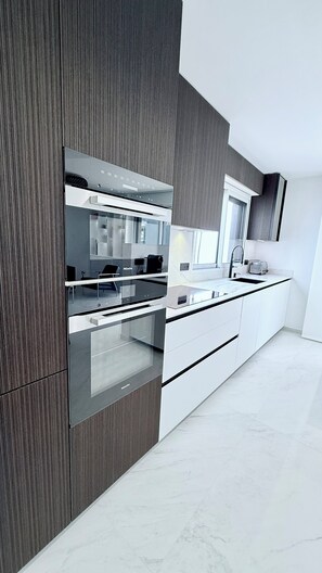 Fridge, microwave, oven, stovetop - 3P - SANDY BEACH - A/C - swimming pool - Wifi (Villeneuve-Loubet)