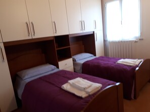 2 habitaciones, tabla de planchar con plancha y wifi gratis 