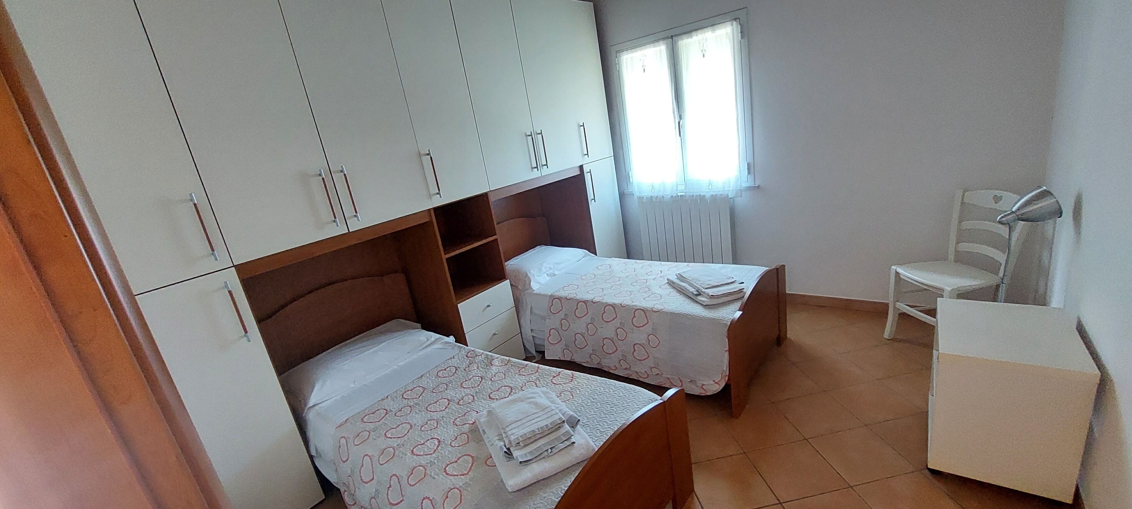 2 camere, ferro/asse da stiro, Wi-Fi gratuito