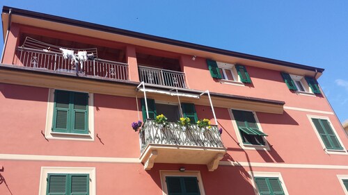  Appartamenti Enrica  / Just 400 m away from the sea , new flat for 4 people