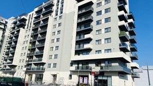 Front of property - Charming Flat with Balcony & Parking (Craiova)