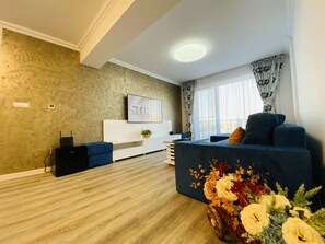 Appartement Familial | Coin séjour | Télévision LED de 110 pouces avec chaînes numériques, télévision