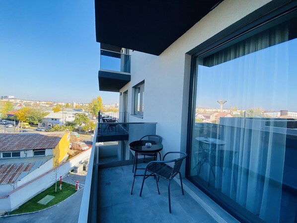 Family Apartment | Terrace/patio - Charming Flat with Balcony & Parking (Craiova)