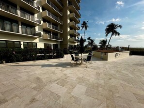 Outdoor dining - Beachfront 2BR/2BA condo with pool, WiFi, and coastal views. (Marco Island)