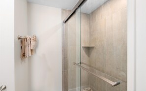 Baignoire, serviettes fournies