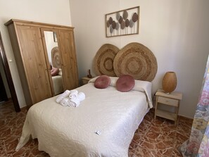 4 chambres, fer et planche à repasser, lit parapluie, Wi-Fi