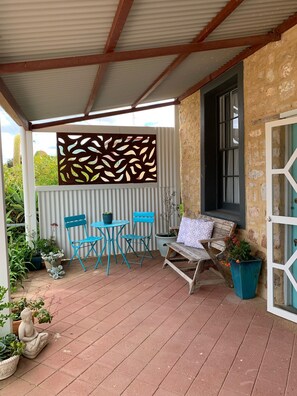 Outdoor dining - Caroline Cottage Historic Moonta Township (Moonta)