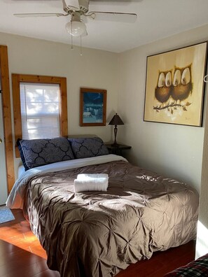 2 bedrooms, desk, free WiFi, bed sheets